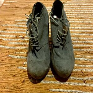 Betsey Johnson Serenn Booties